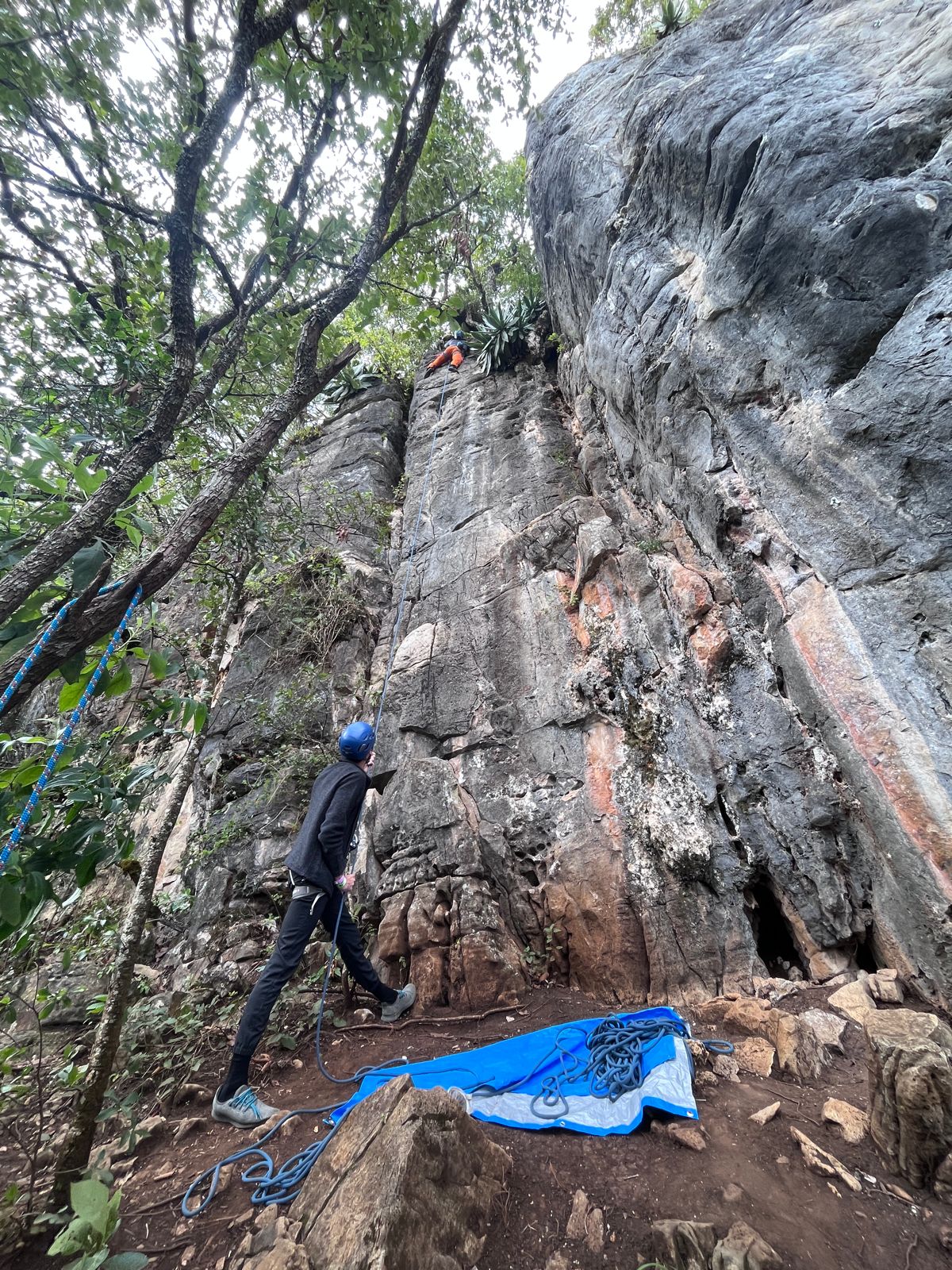 ESCALADA EN ROCA EN  LA MONTAÑA DON LAURO