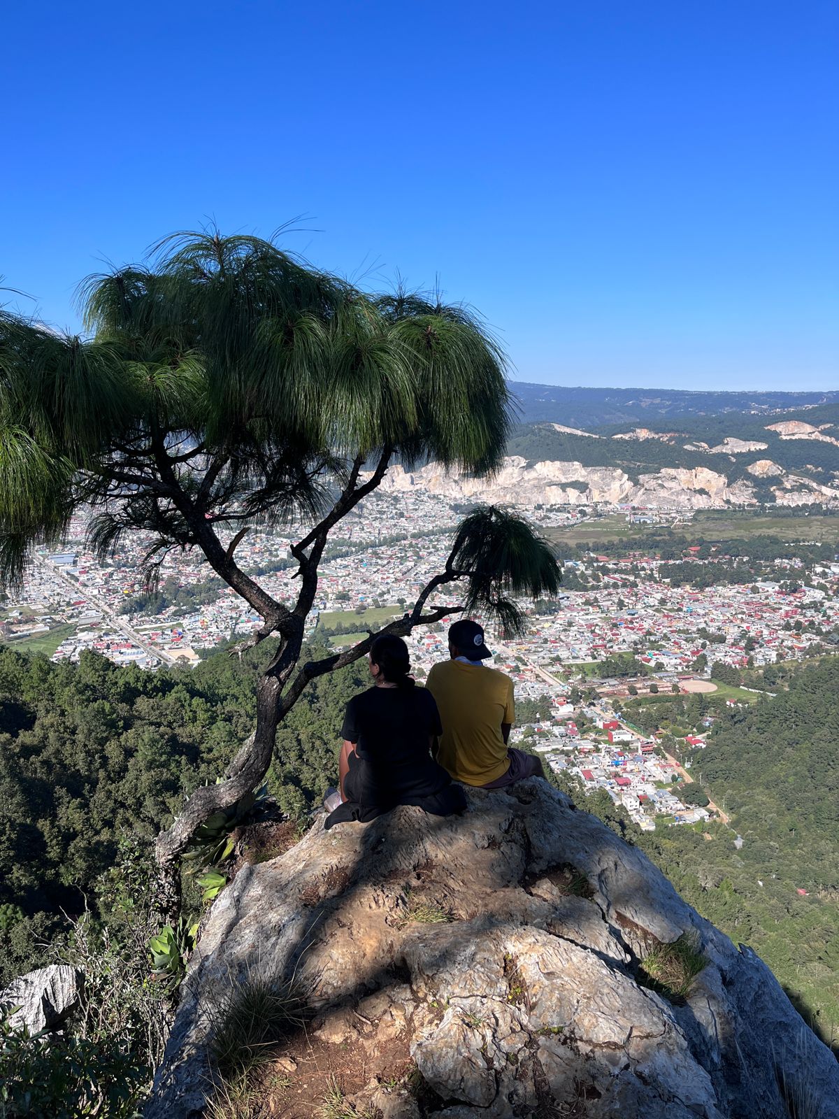 ESCALADA EN ROCA EN  LA MONTAÑA DON LAURO